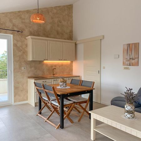 Villa Alara - Charming Villa With Heated Swimming Pool Milohnici Extérieur photo