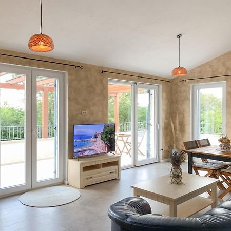 Villa Alara - Charming Villa With Heated Swimming Pool Milohnici Extérieur photo