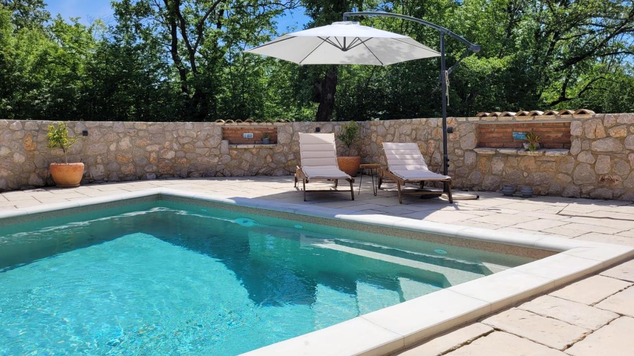 Villa Alara - Charming Villa With Heated Swimming Pool Milohnici Extérieur photo