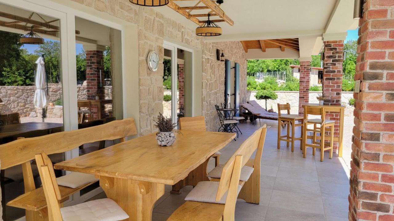Villa Alara - Charming Villa With Heated Swimming Pool Milohnici Extérieur photo