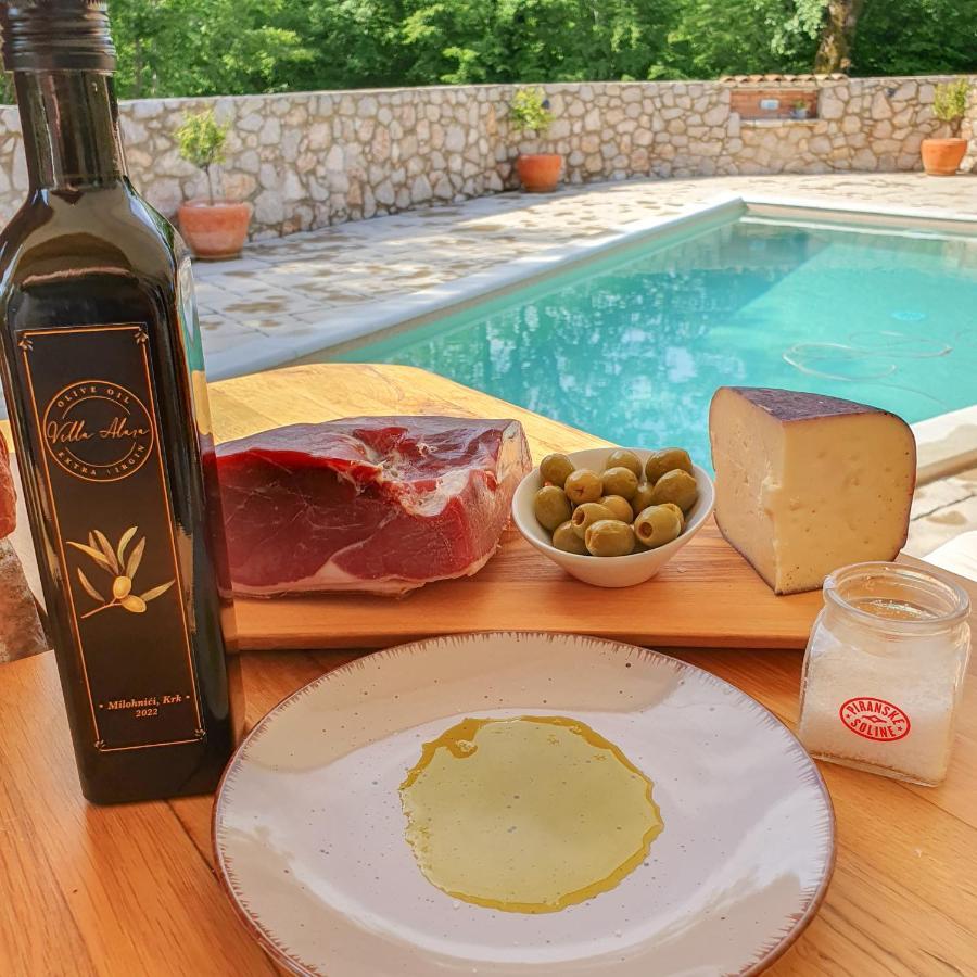 Villa Alara - Charming Villa With Heated Swimming Pool Milohnici Extérieur photo