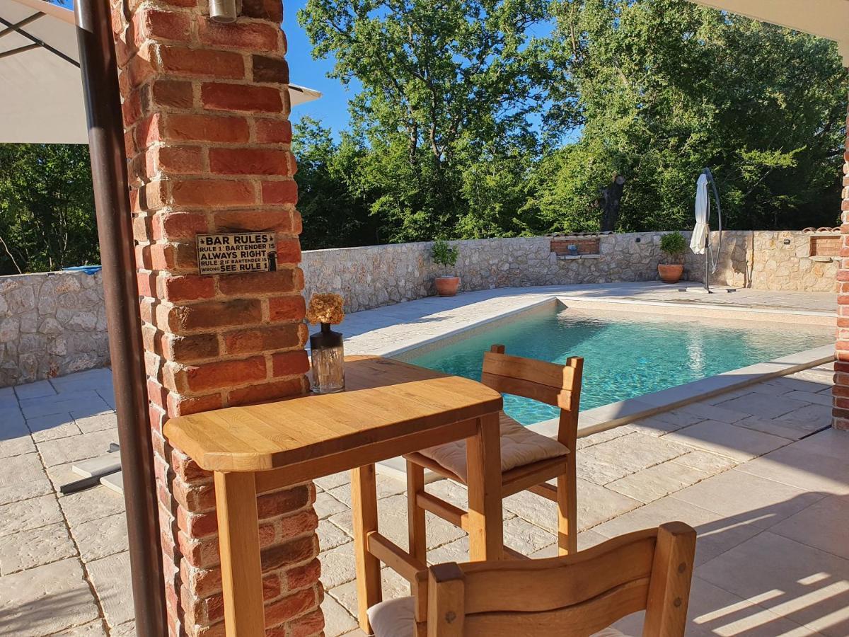Villa Alara - Charming Villa With Heated Swimming Pool Milohnici Extérieur photo