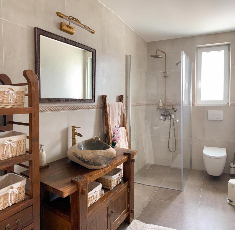 Villa Alara - Charming Villa With Heated Swimming Pool Milohnici Extérieur photo