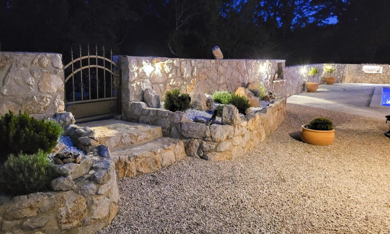 Villa Alara - Charming Villa With Heated Swimming Pool Milohnici Extérieur photo