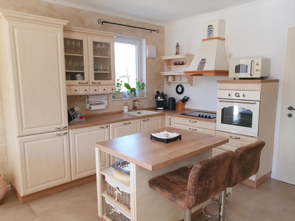 Villa Alara - Charming Villa With Heated Swimming Pool Milohnici Extérieur photo