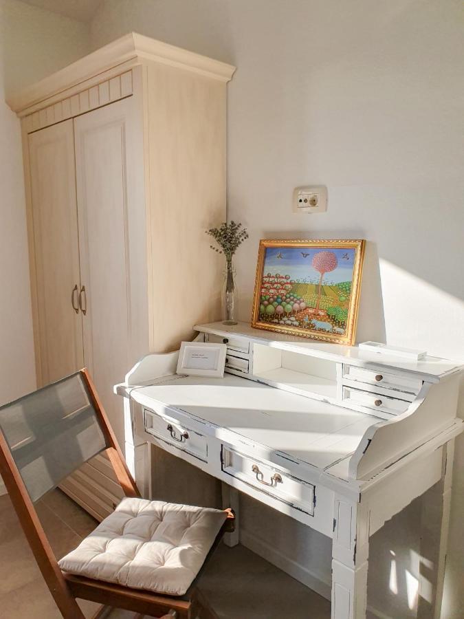 Villa Alara - Charming Villa With Heated Swimming Pool Milohnici Extérieur photo