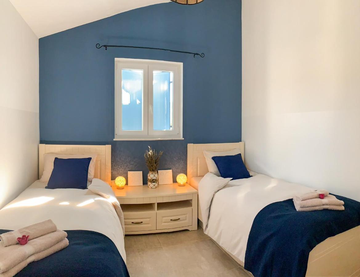 Villa Alara - Charming Villa With Heated Swimming Pool Milohnici Extérieur photo