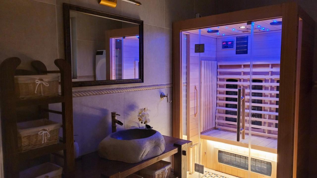 Villa Alara - Charming Villa With Heated Swimming Pool Milohnici Extérieur photo