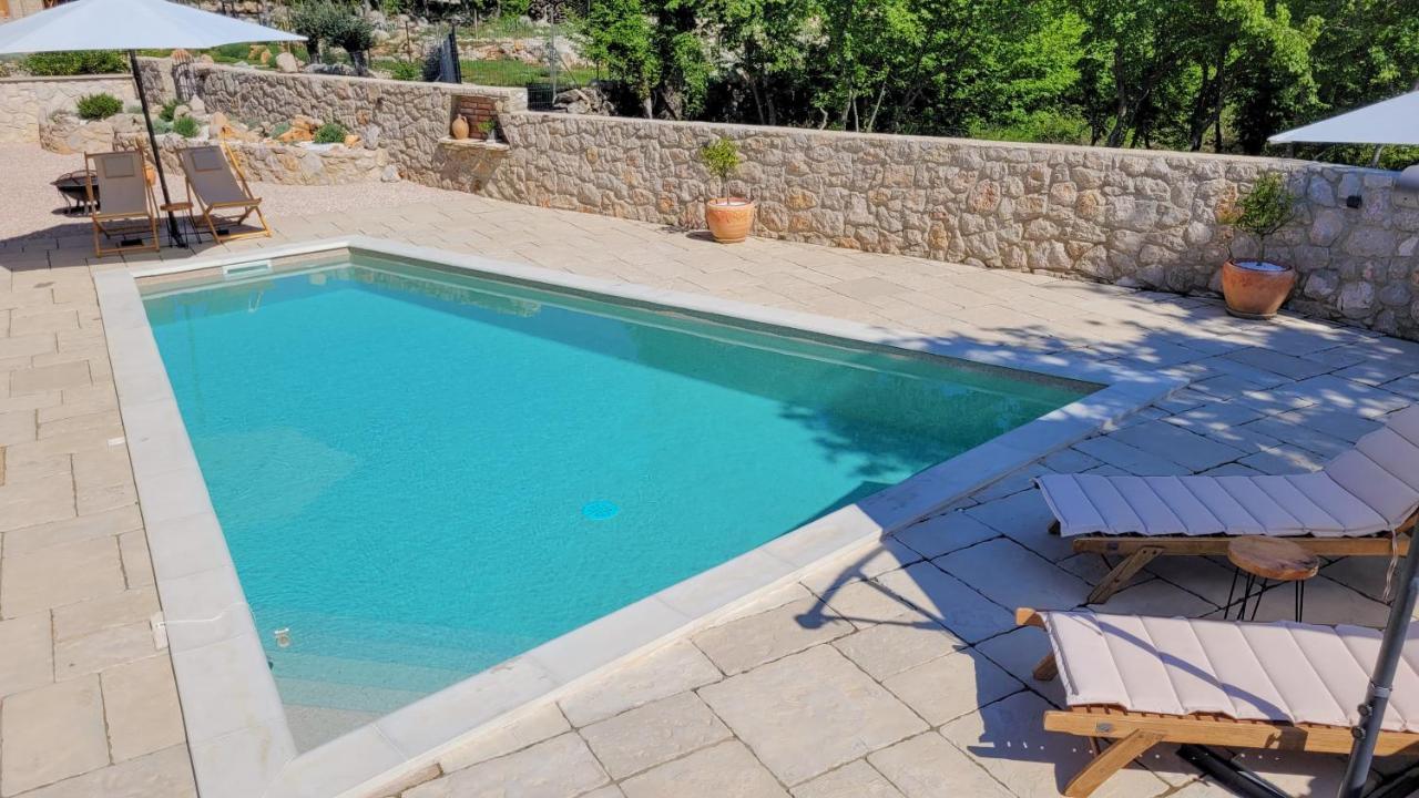 Villa Alara - Charming Villa With Heated Swimming Pool Milohnici Extérieur photo